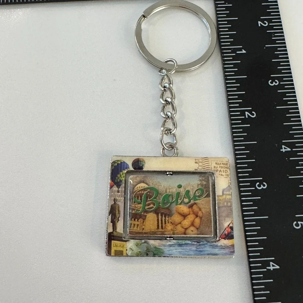 Boise Idaho Souvenir Keychain Vintage Postcard Scene Hot Air Balloons Potatoes‎